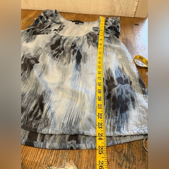 Banana Republic – 100% Silk Ruffled Sleeveless Top size M petite - Picture 5 of 8